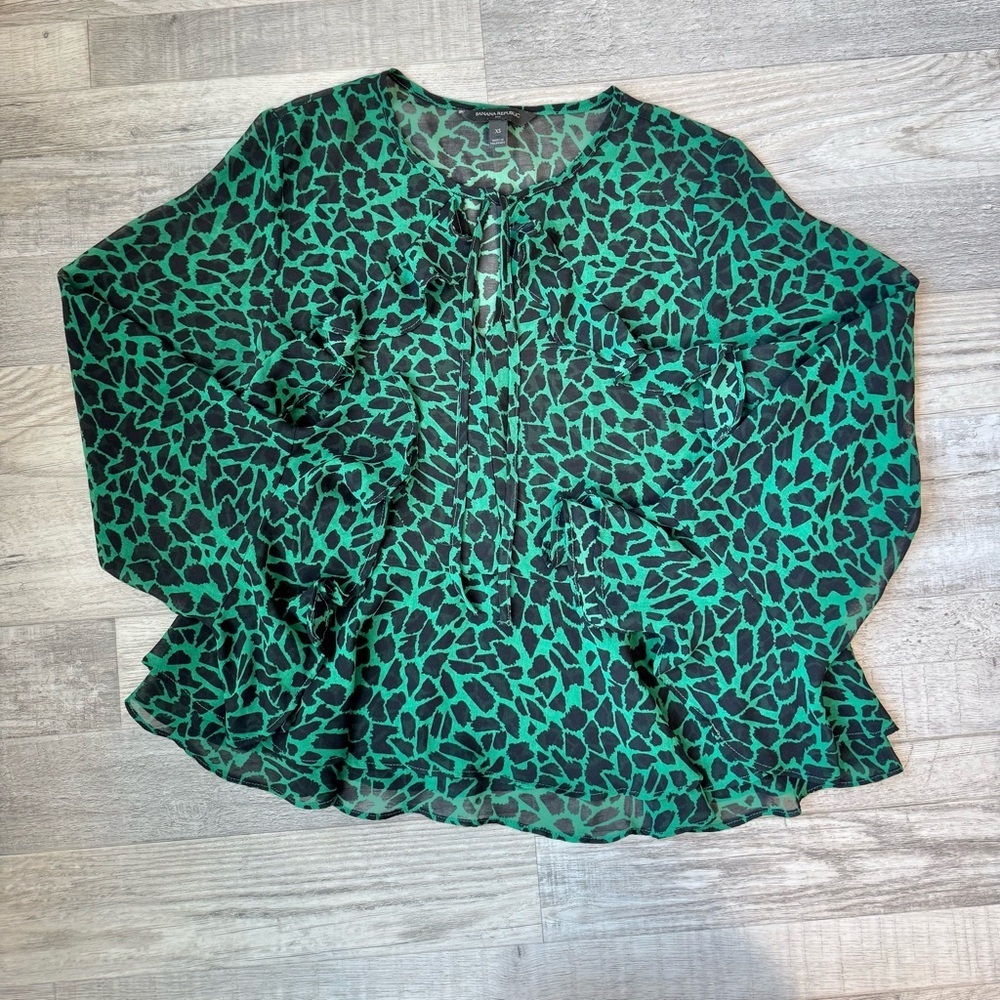 Banana Republic Green Animal Print Long Sleeve Top Size XS K49